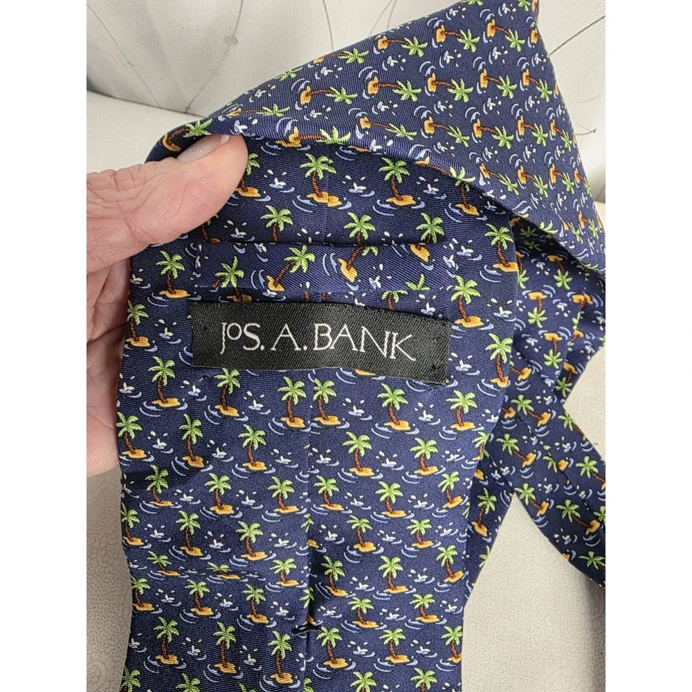 Jos A Bank Mens Tie Palm Trees 58x4 Beachy Resort Silk USA Classic Staple Office